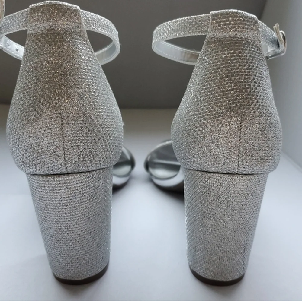 Bandolino Armory Silver Glitter Block Heels Ankle Strap Sandals Wedding Prom 8.5